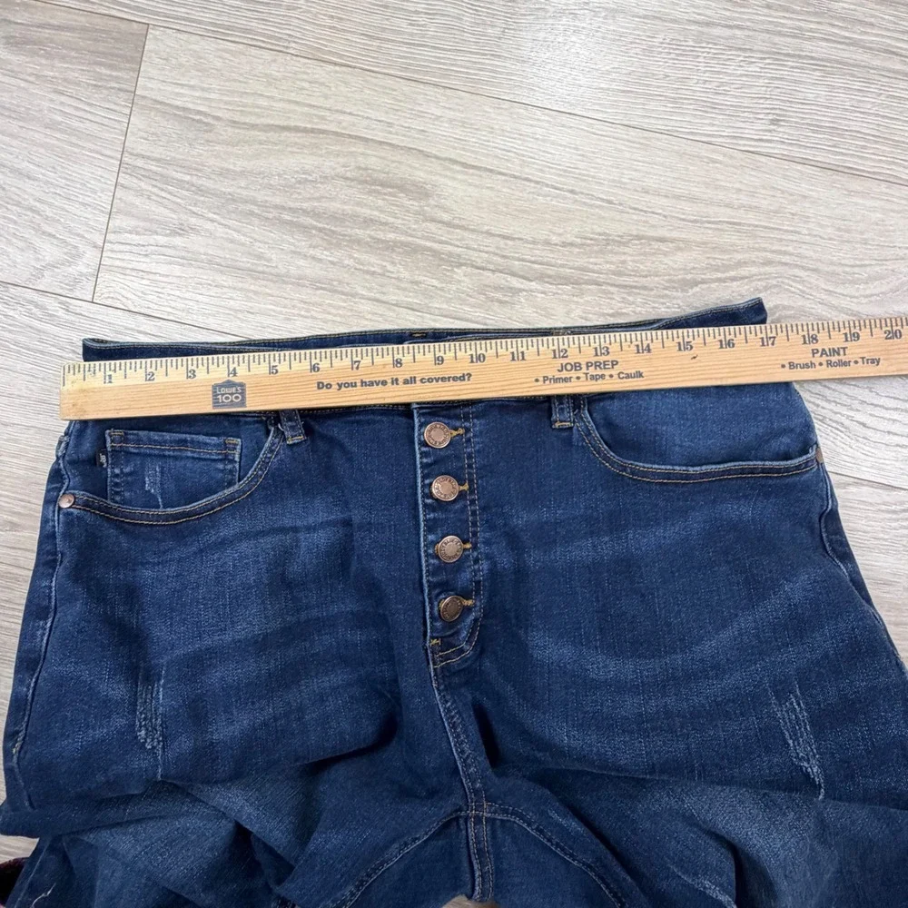 Judy Blue whiskering pocket